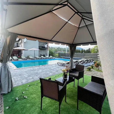 Lemberg з червня басейн з підігрівом 10 на 5 метрів Apartment Slavske